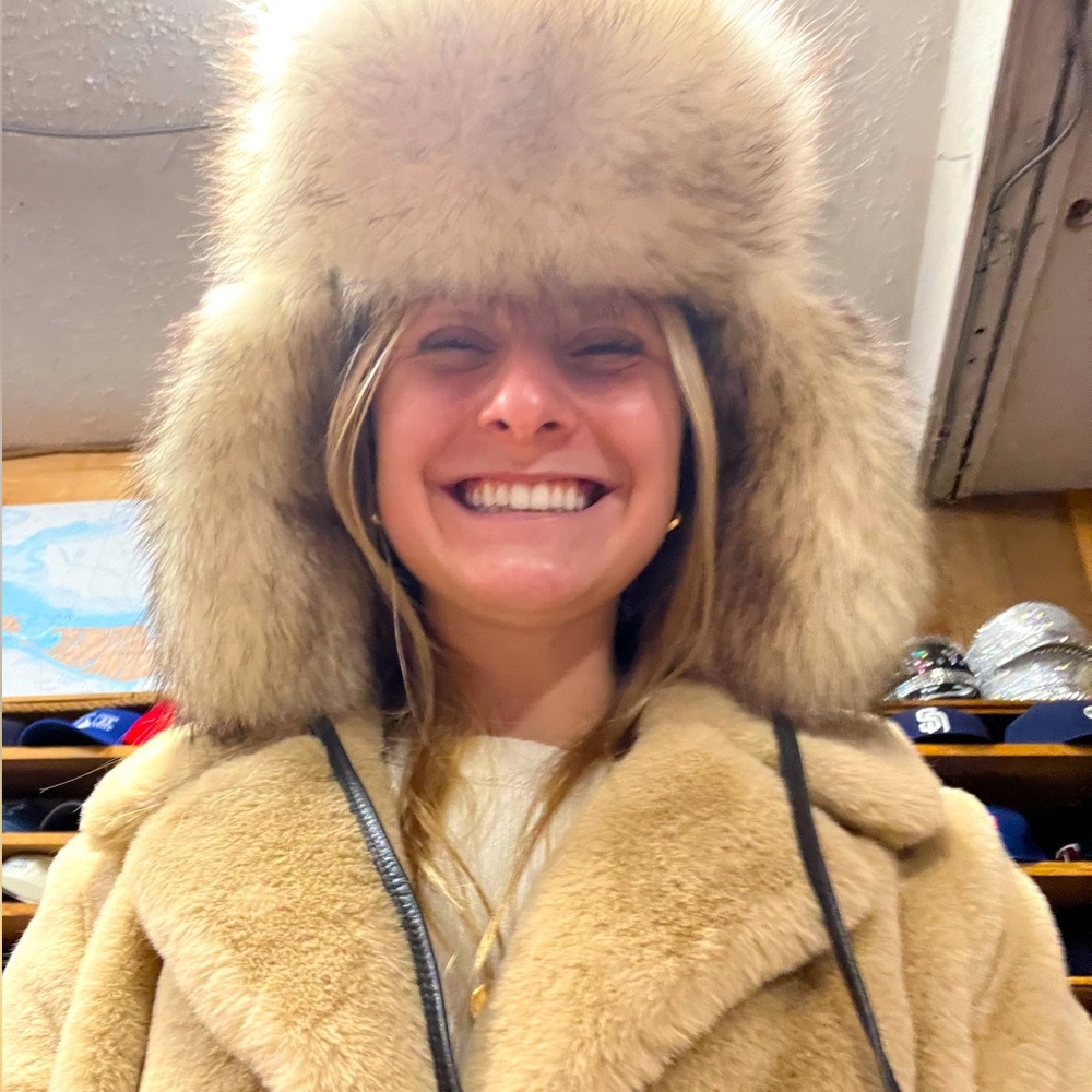 Meet your Posher, Chloe